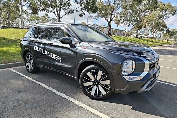 2025 Mitsubishi Outlander Exceed ZM