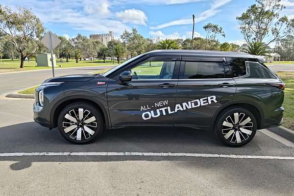 2025 Mitsubishi Outlander Exceed ZM