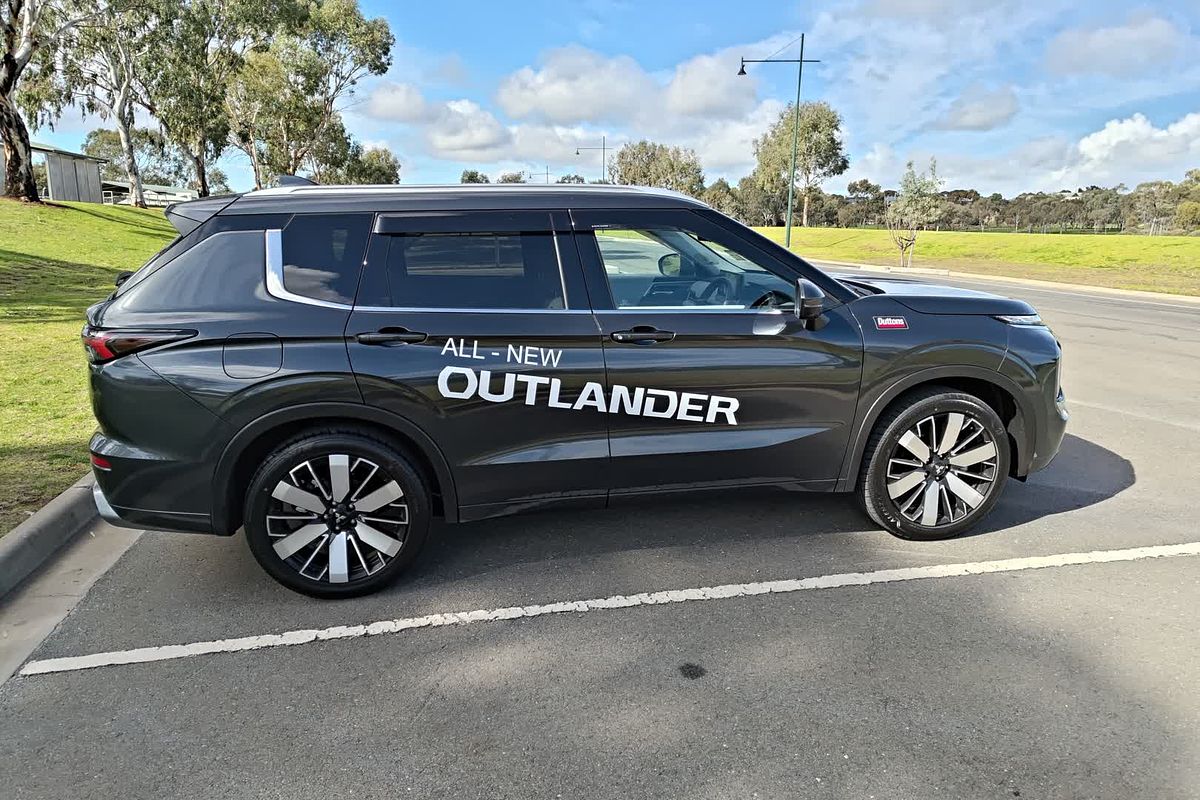 2025 Mitsubishi Outlander Exceed ZM
