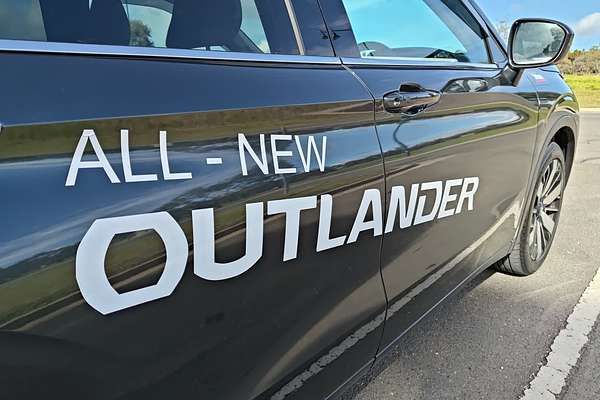 2025 Mitsubishi Outlander Exceed ZM