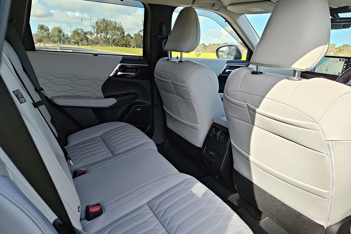 2025 Mitsubishi Outlander Exceed ZM