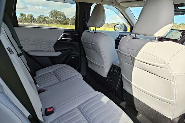 2025 Mitsubishi Outlander Exceed ZM
