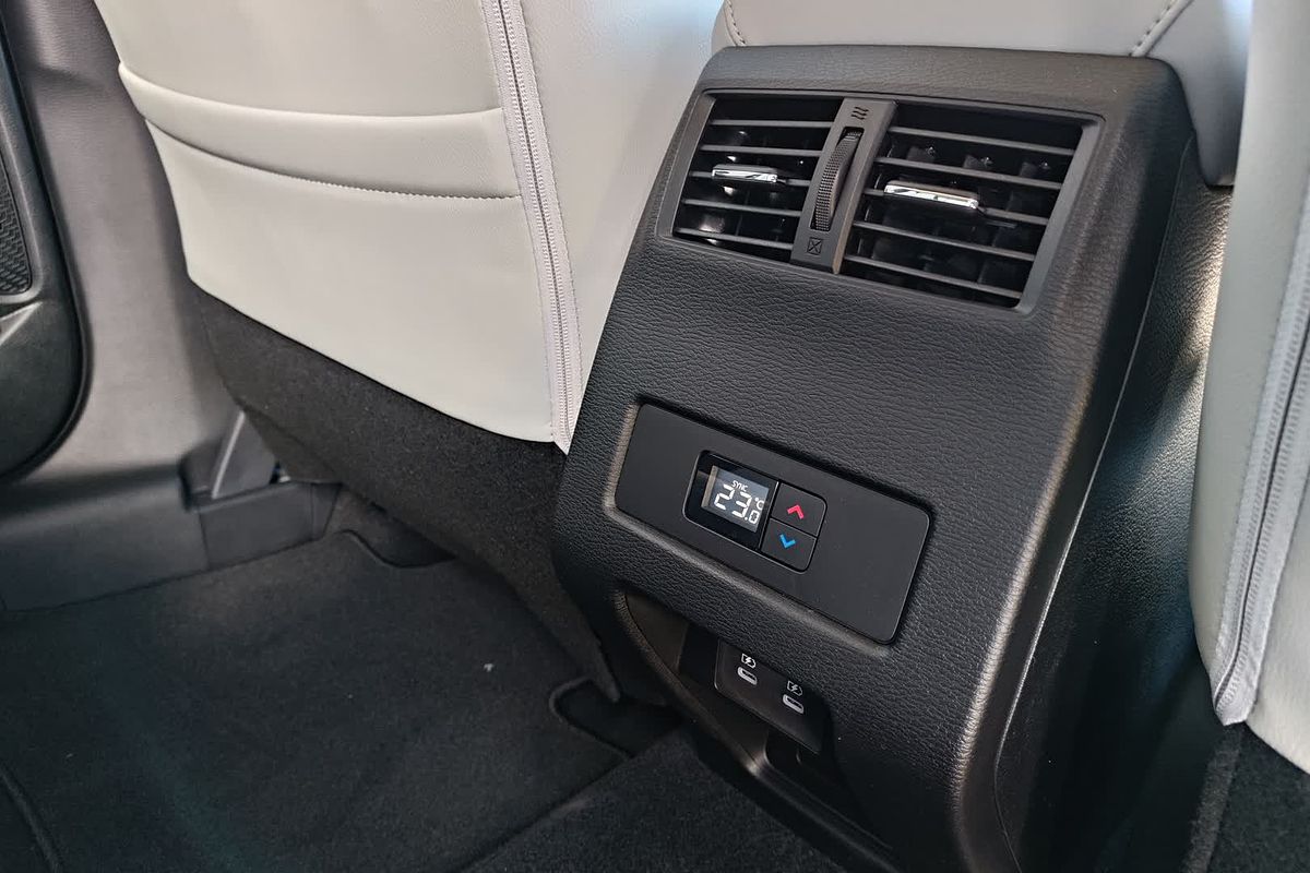 2025 Mitsubishi Outlander Exceed ZM