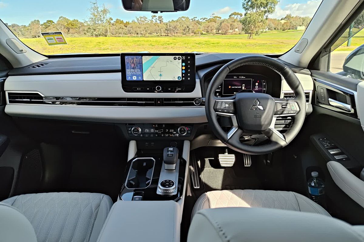 2025 Mitsubishi Outlander Exceed ZM