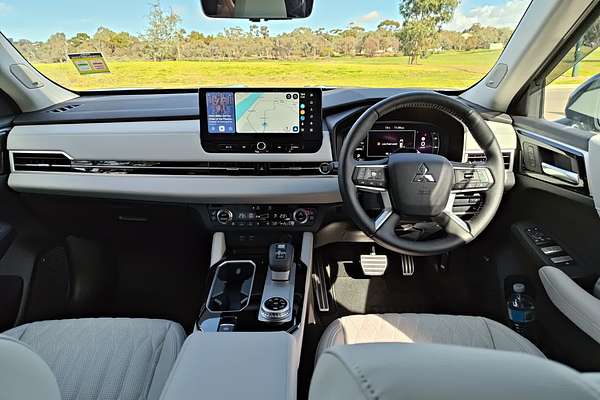 2025 Mitsubishi Outlander Exceed ZM