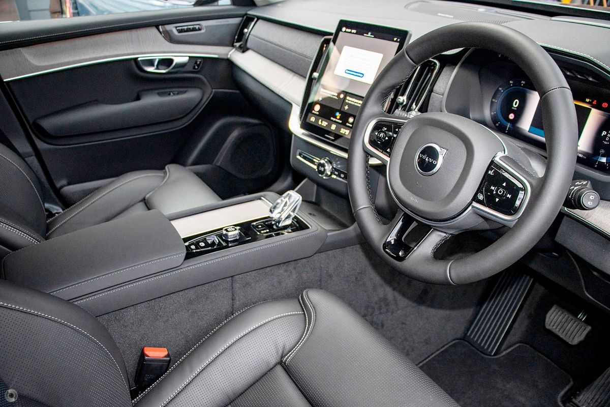2025 Volvo XC90 Ultra B5 Bright