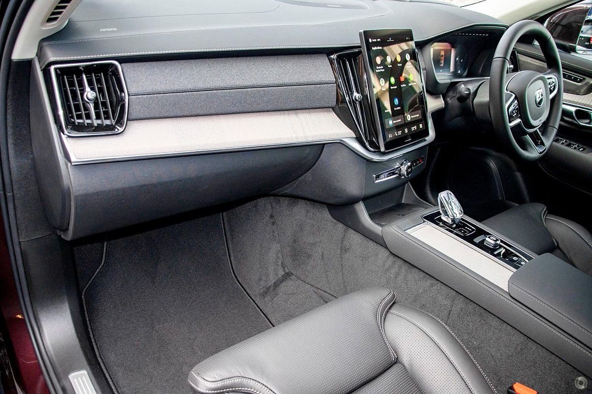 2025 Volvo XC90 Ultra B5 Bright