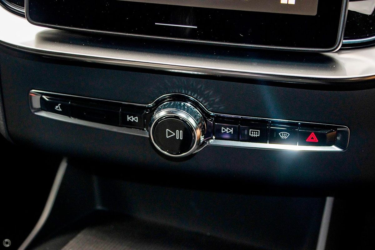 2025 Volvo XC90 Ultra B5 Bright