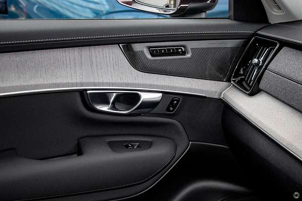 2025 Volvo XC90 Ultra B5 Bright