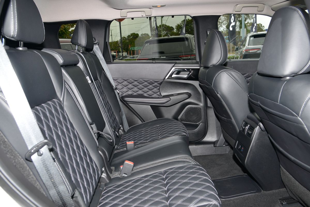 2023 Mitsubishi Outlander PHEV Exceed ZM