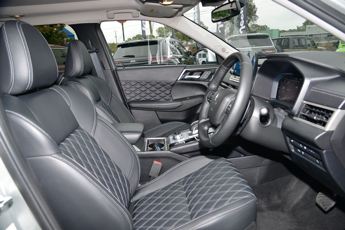 2023 Mitsubishi Outlander PHEV Exceed ZM