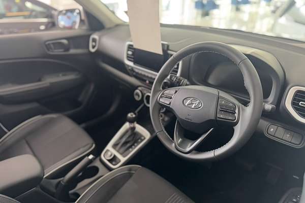 2025 Hyundai Venue Elite QX.V5