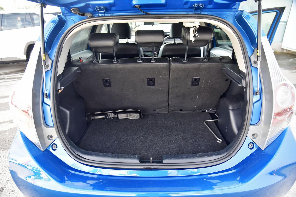 2012 Toyota Prius i-TECH HYBRID NHP10R