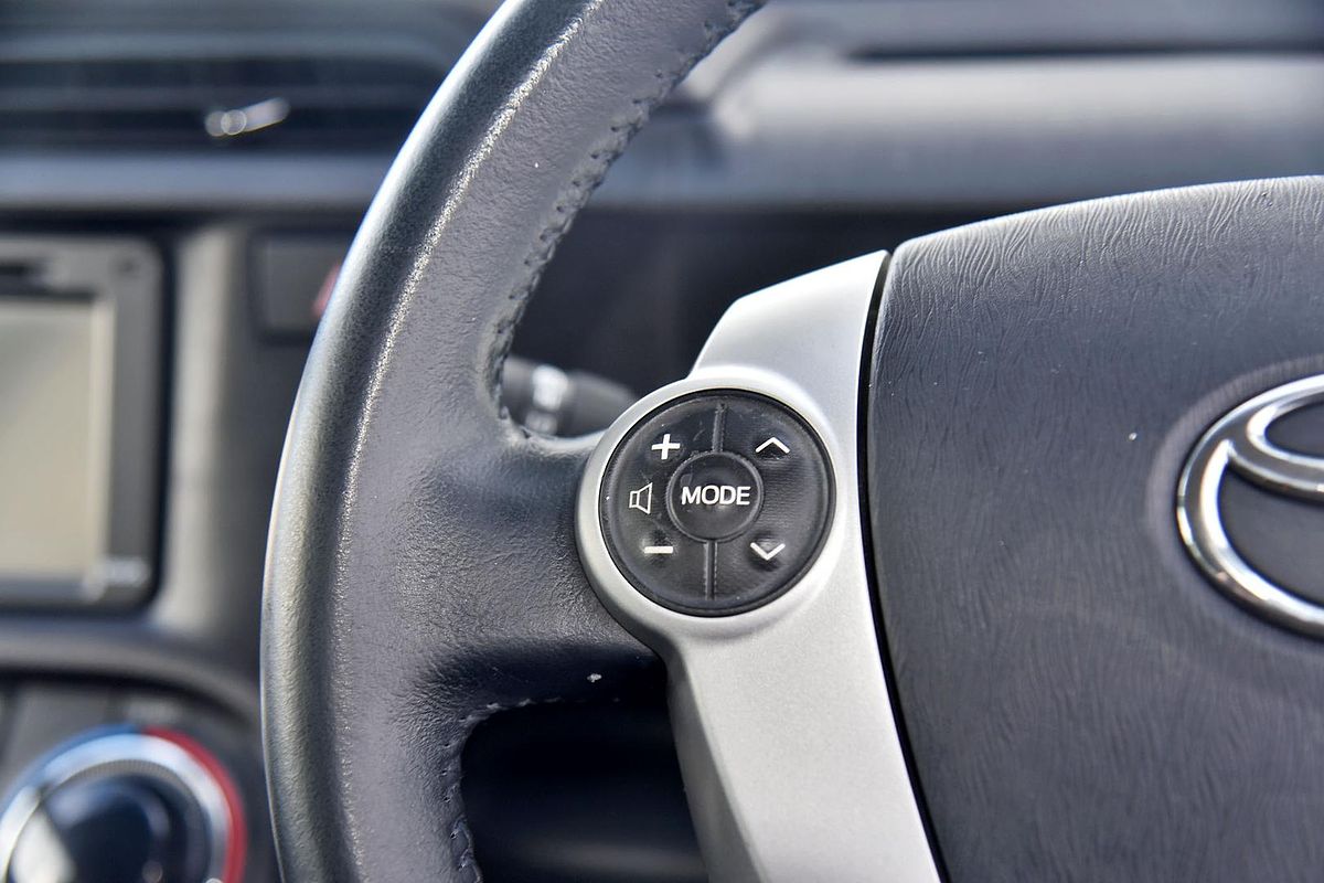2012 Toyota Prius i-TECH HYBRID NHP10R