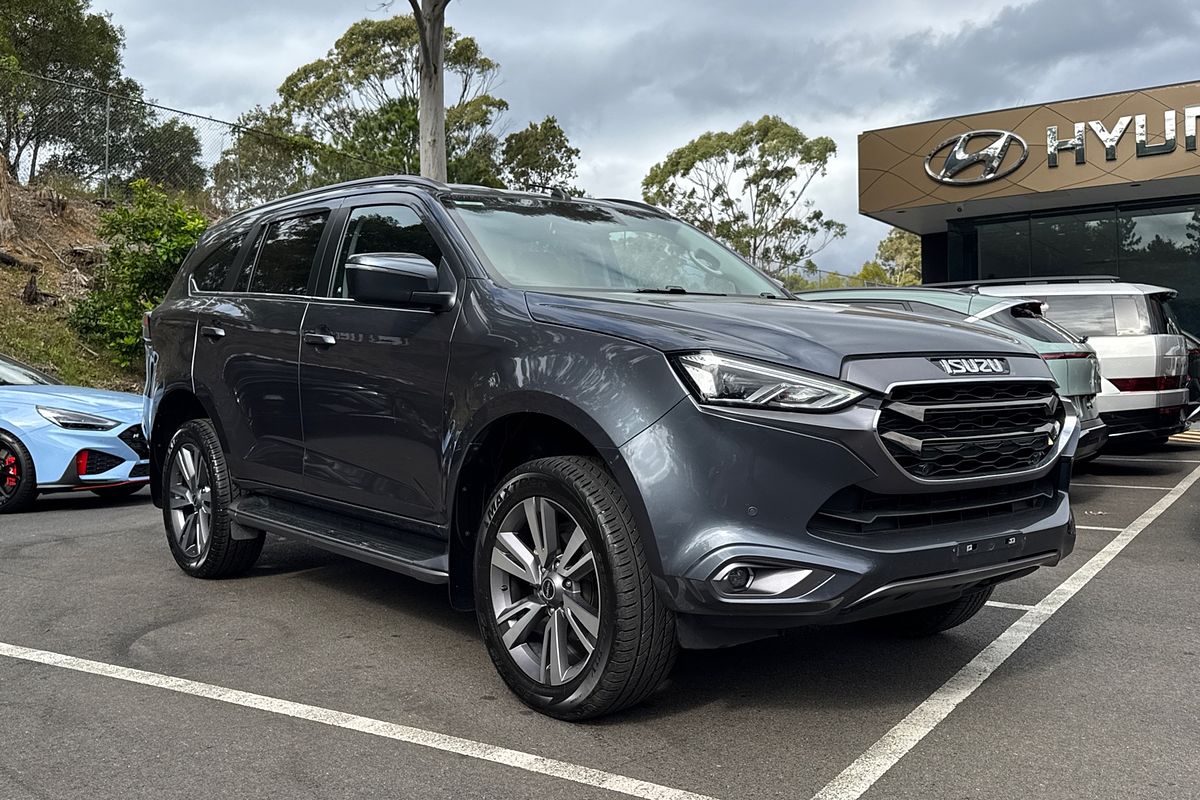 2022 Isuzu MU-X LS-T