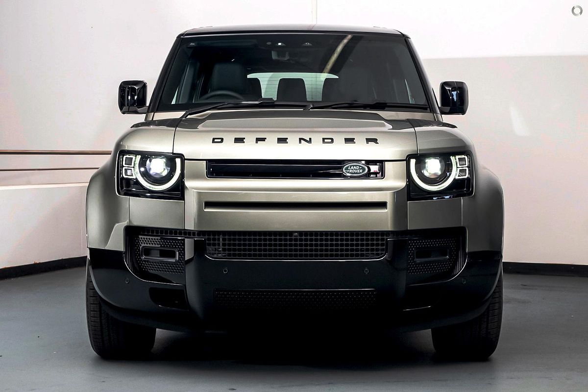 2025 Land Rover Defender 130 D350 X-Dynamic SE L663
