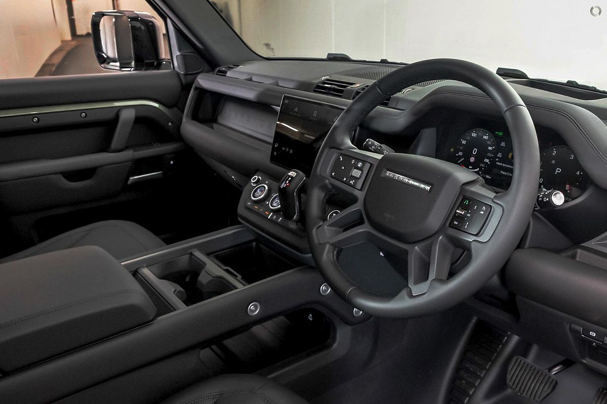 2025 Land Rover Defender 130 D350 X-Dynamic SE L663