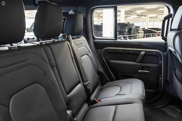 2025 Land Rover Defender 130 D350 X-Dynamic SE L663