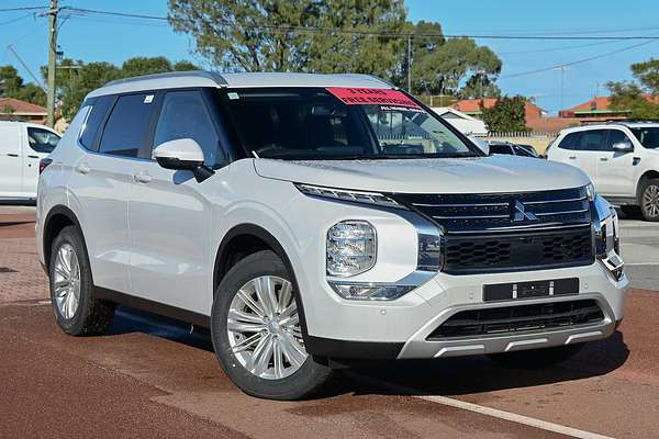 2024 Mitsubishi Outlander LS ZM