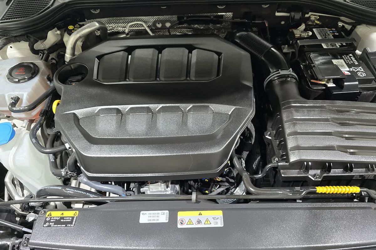 2023 Volkswagen Golf R 8