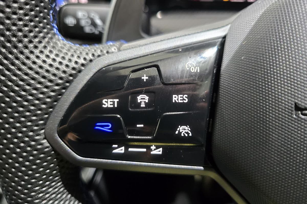 2023 Volkswagen Golf R 8
