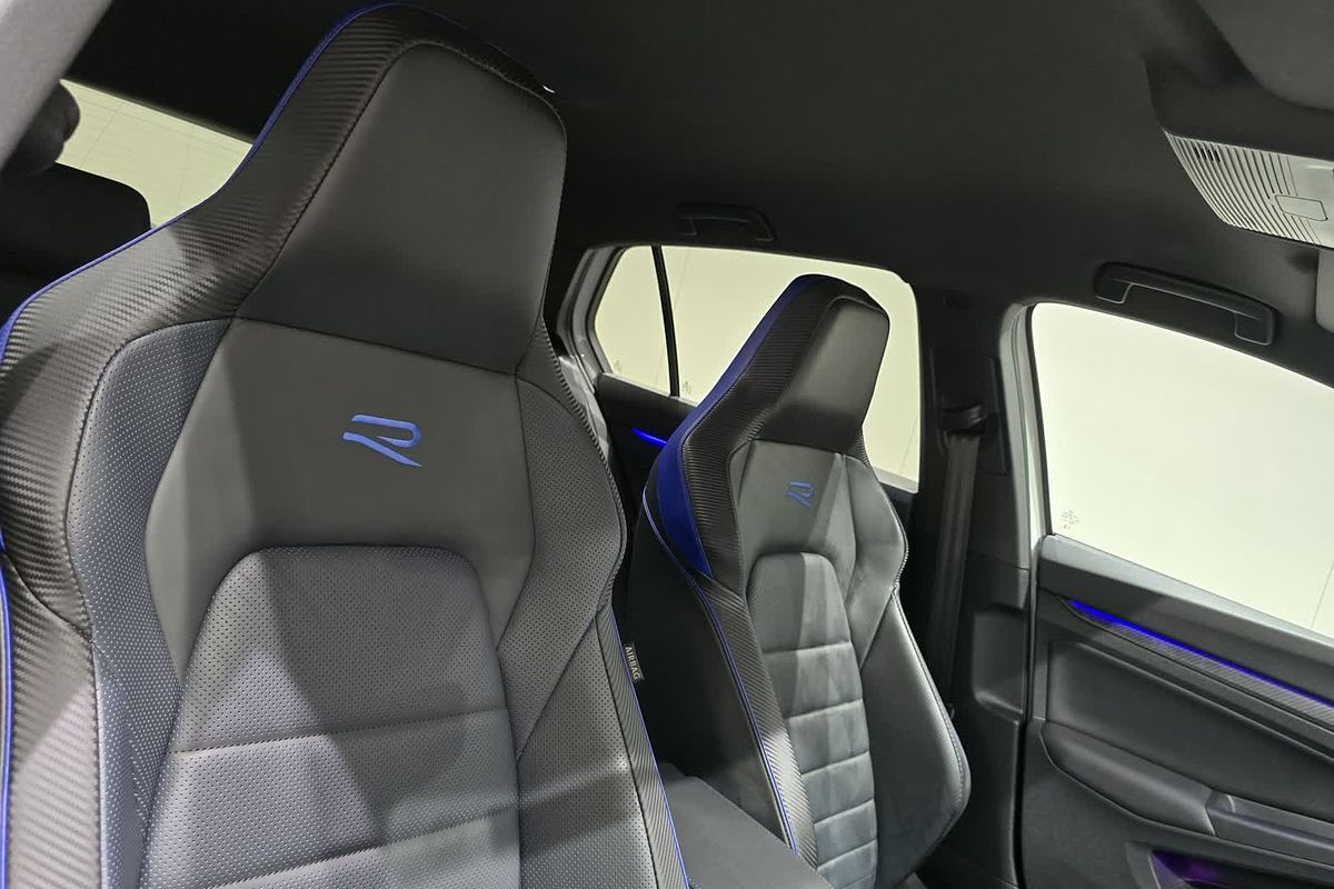 2023 Volkswagen Golf R 8