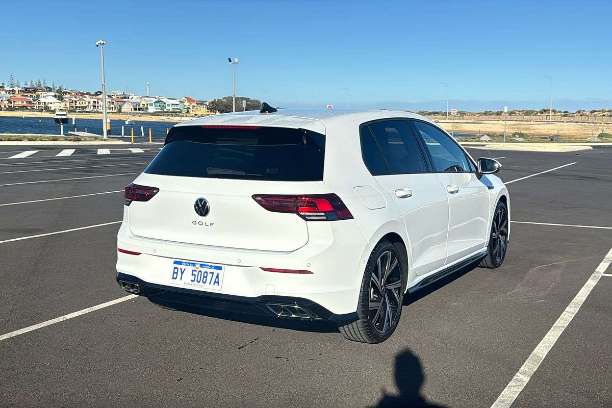 2023 Volkswagen Golf 110TSI R-Line 8