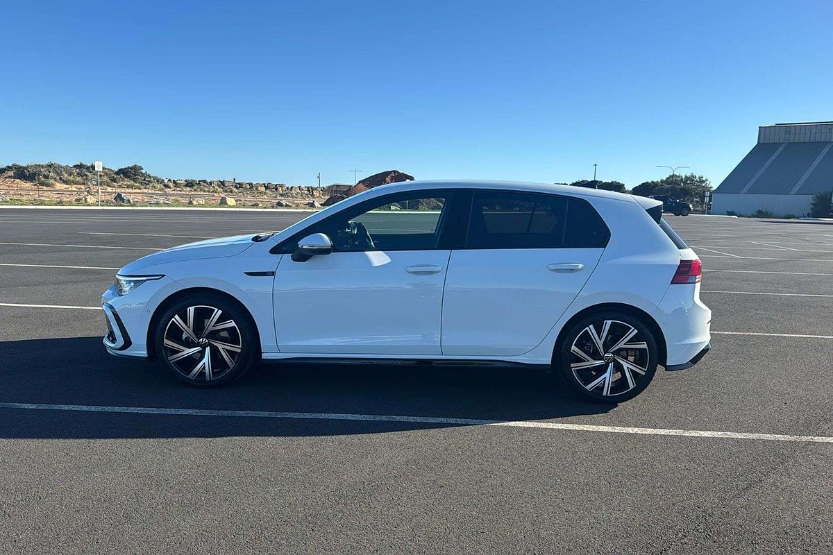 2023 Volkswagen Golf 110TSI R-Line 8