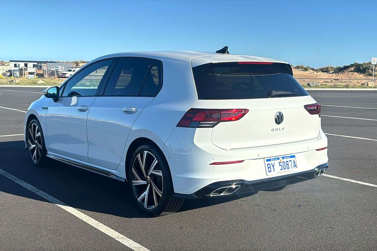 2023 Volkswagen Golf 110TSI R-Line 8