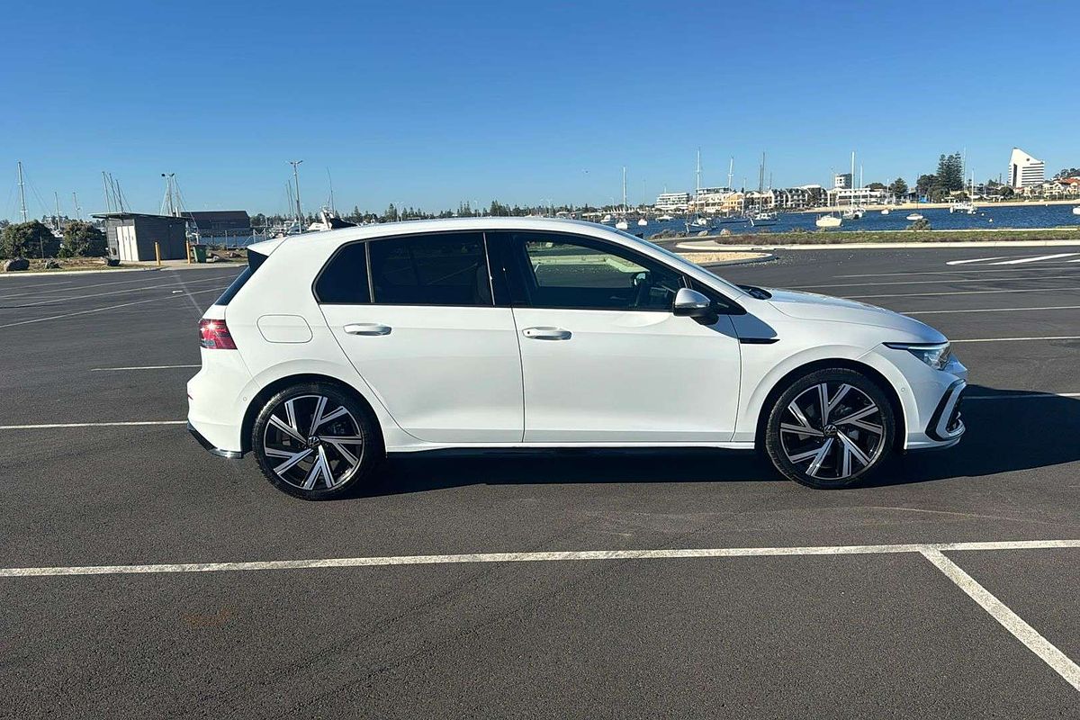 2023 Volkswagen Golf 110TSI R-Line 8