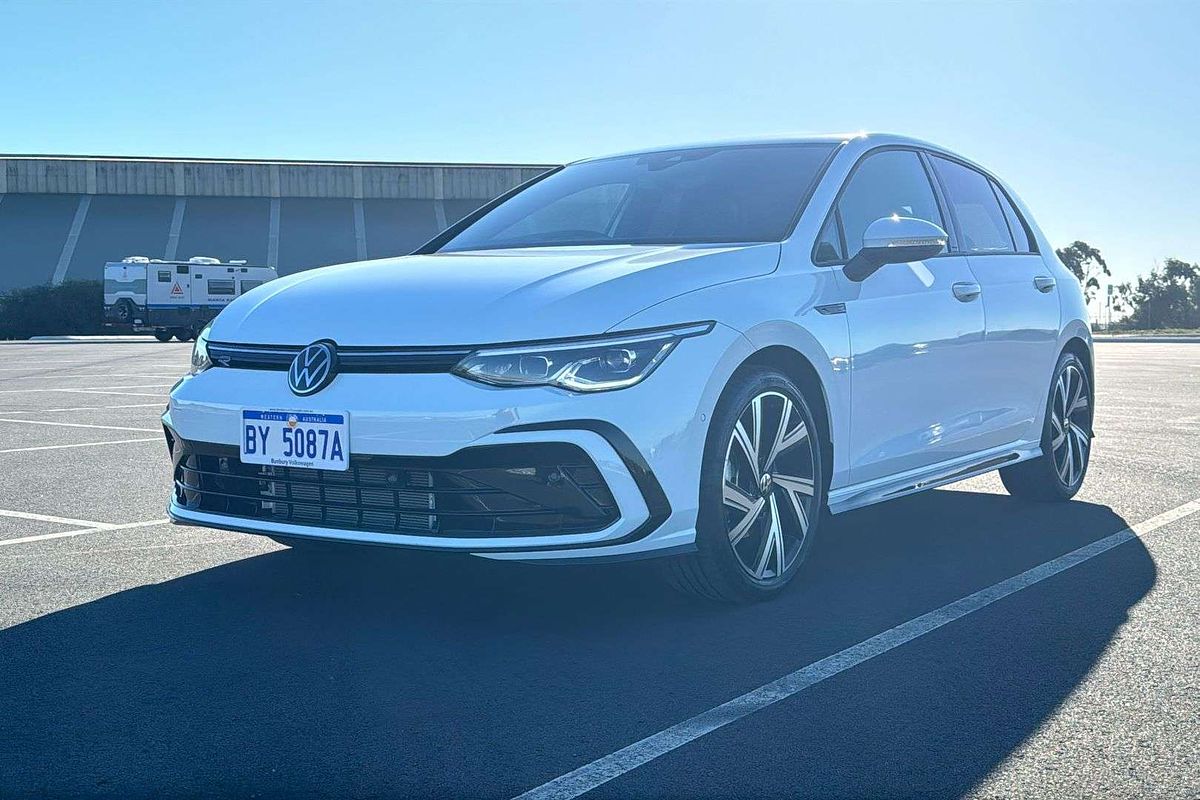 2023 Volkswagen Golf 110TSI R-Line 8