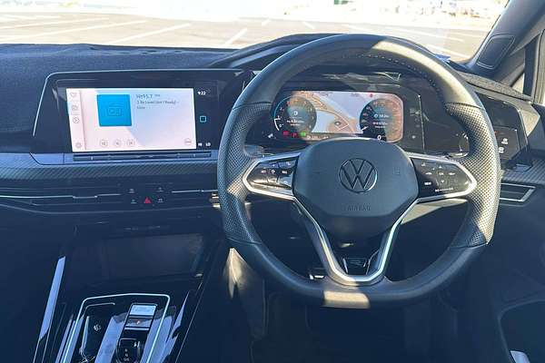 2023 Volkswagen Golf 110TSI R-Line 8