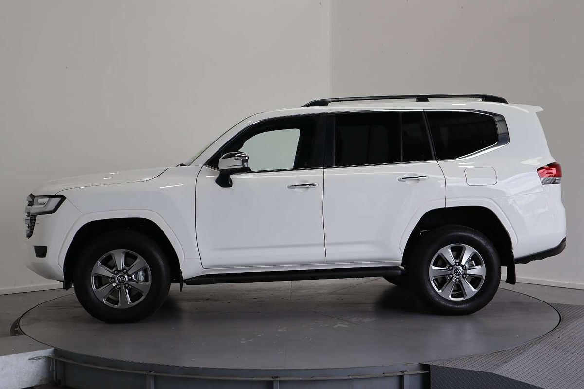 2022 Toyota Landcruiser Sahara FJA300R