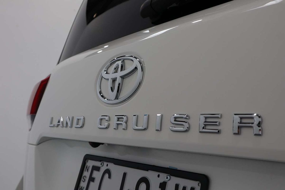 2022 Toyota Landcruiser Sahara FJA300R