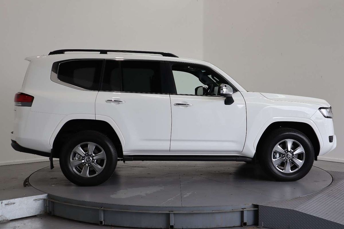 2022 Toyota Landcruiser Sahara FJA300R