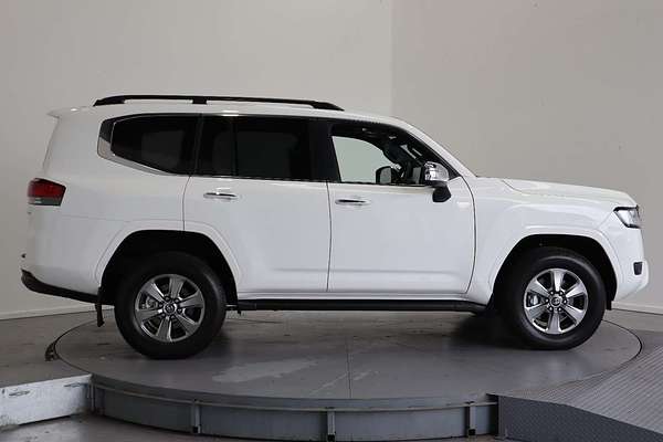 2022 Toyota Landcruiser Sahara FJA300R
