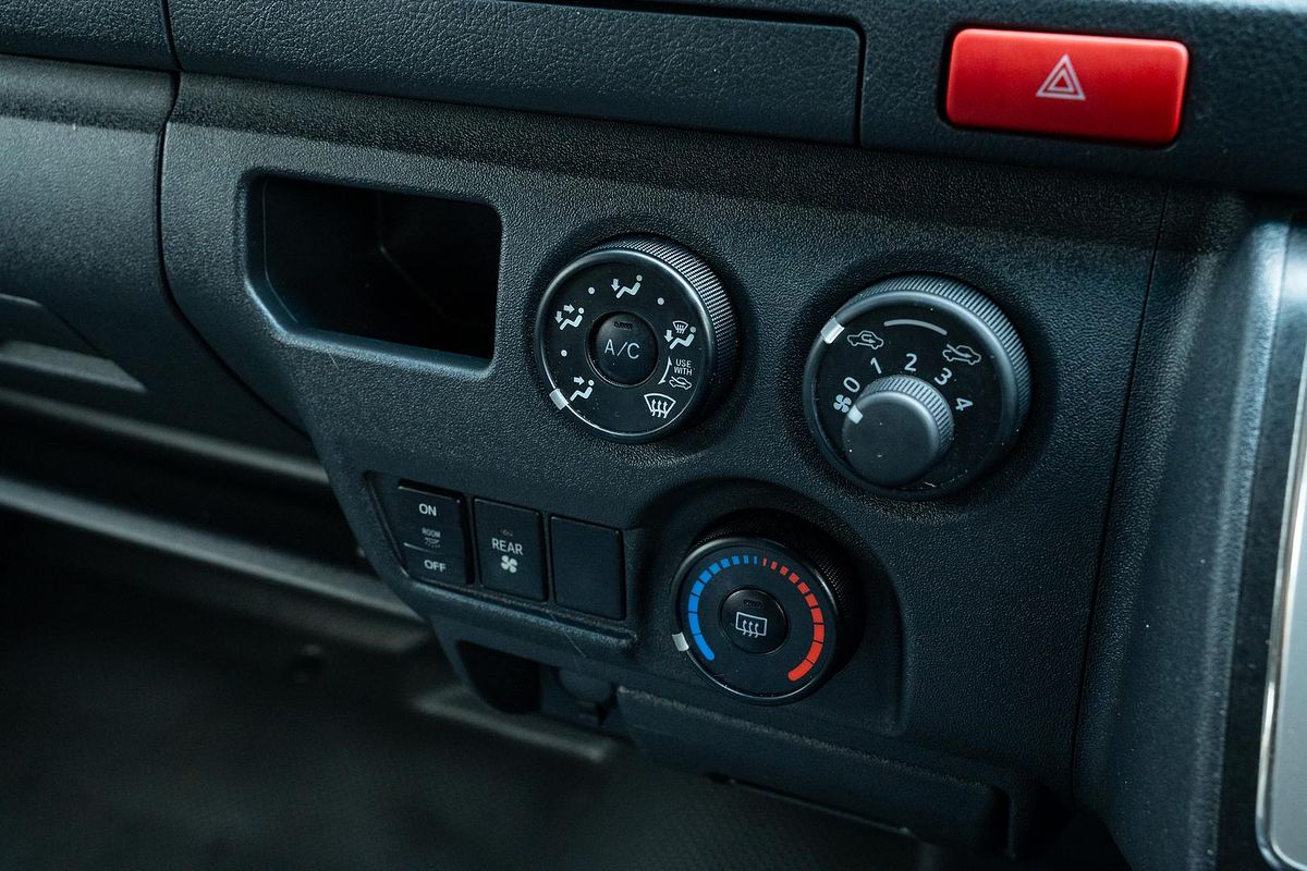 2016 Toyota Hiace Commuter KDH223R