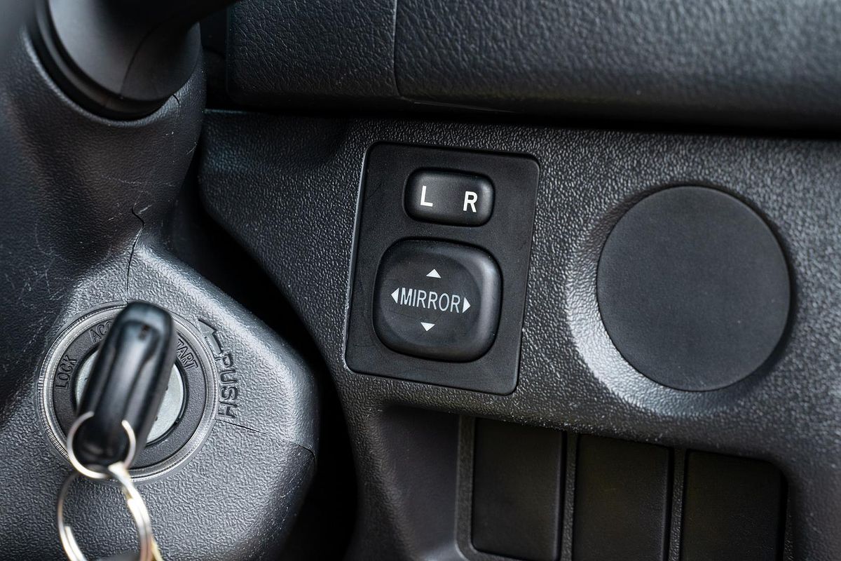 2016 Toyota Hiace Commuter KDH223R