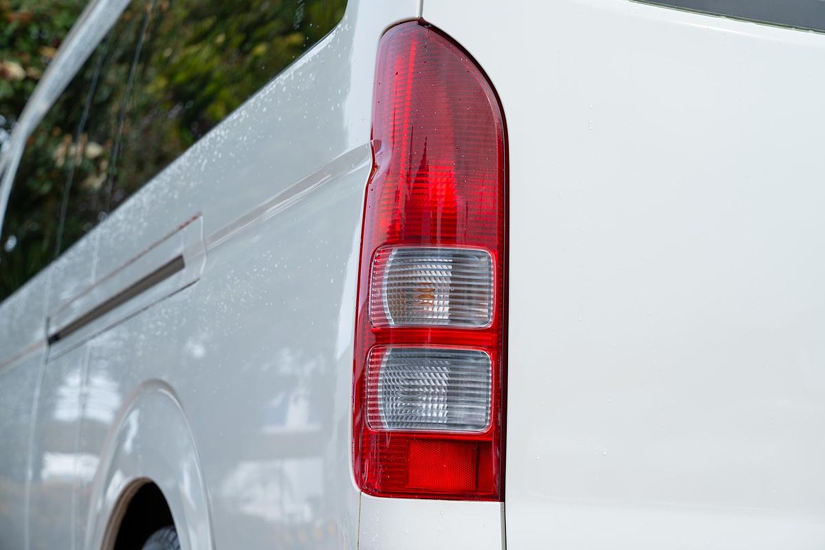 2016 Toyota Hiace Commuter KDH223R
