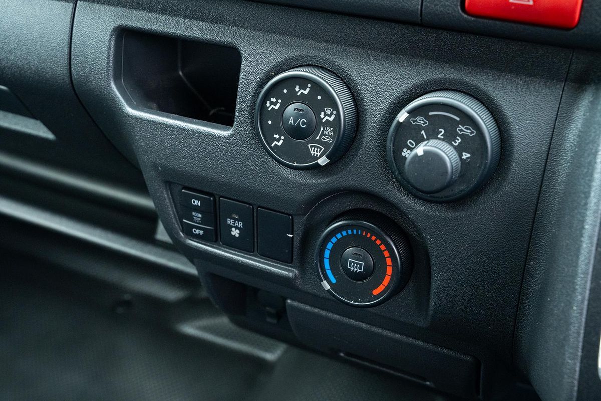 2017 Toyota Hiace Commuter KDH223R