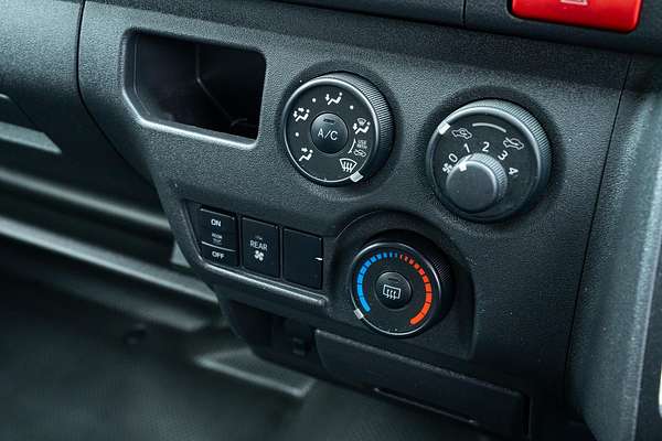 2017 Toyota Hiace Commuter KDH223R