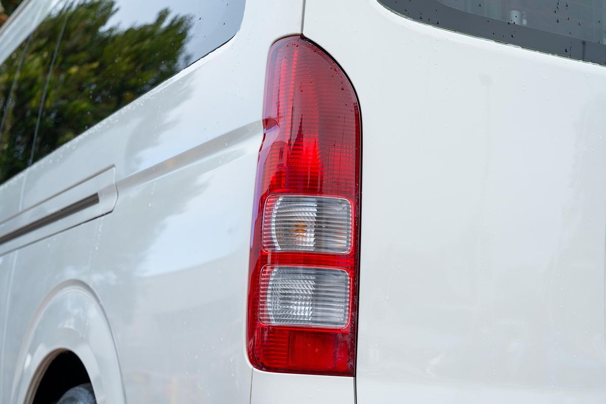 2017 Toyota Hiace Commuter KDH223R