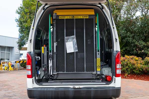 2017 Toyota Hiace Commuter KDH223R