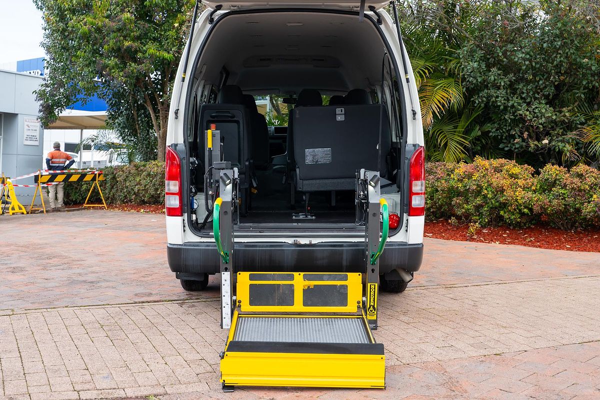 2017 Toyota Hiace Commuter KDH223R
