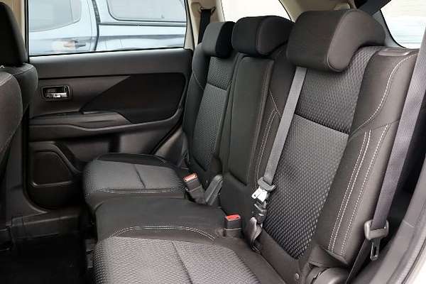 2021 Mitsubishi Outlander ES ZL