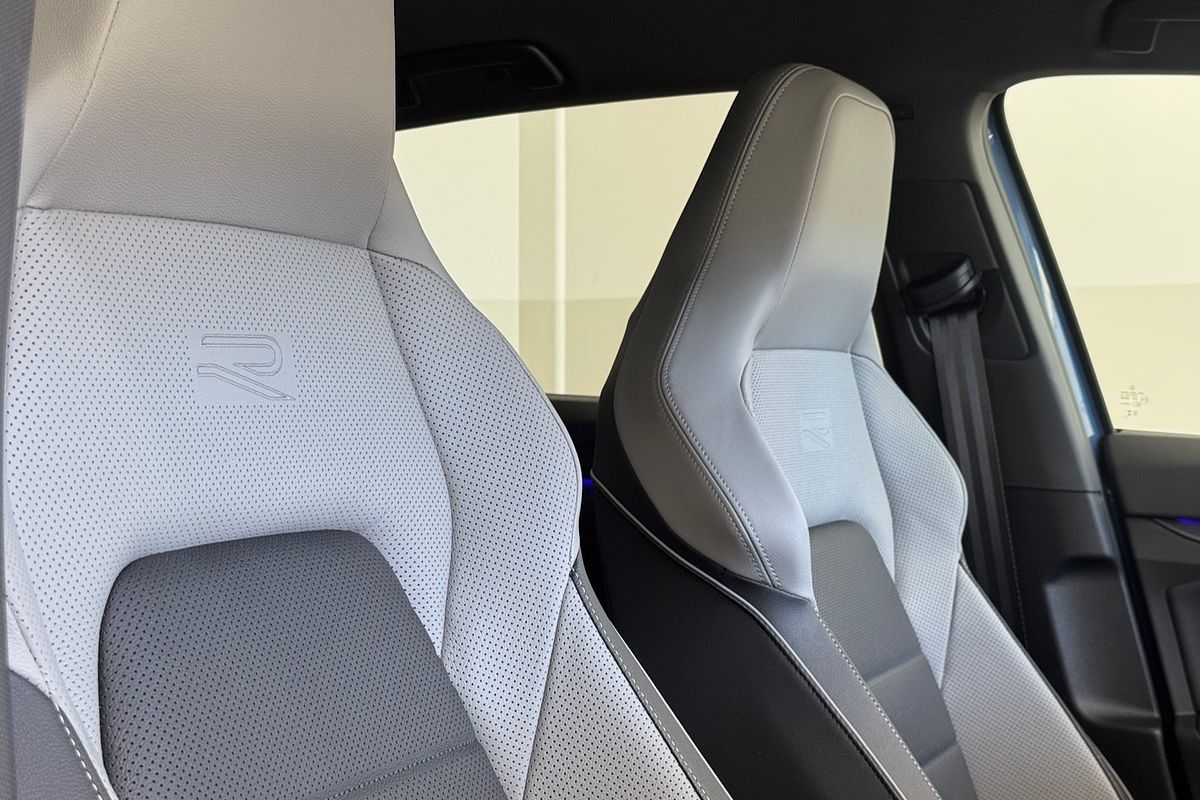 2024 Volkswagen Golf 110TSI R-Line 8.5