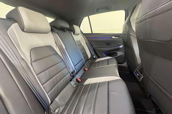 2024 Volkswagen Golf 110TSI R-Line 8.5