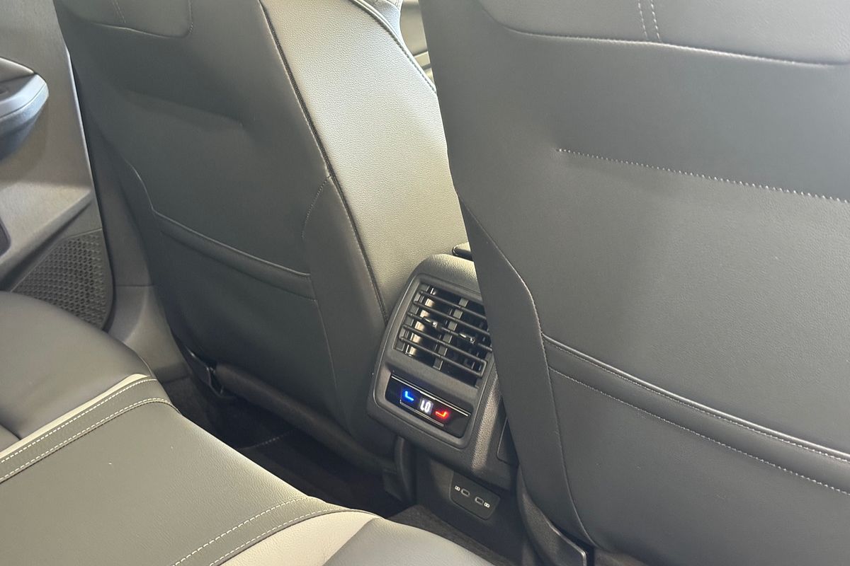 2024 Volkswagen Golf 110TSI R-Line 8.5