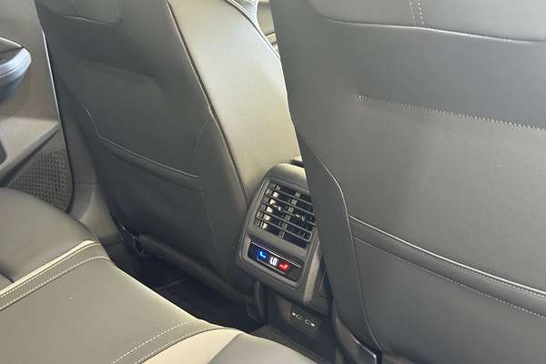 2024 Volkswagen Golf 110TSI R-Line 8.5