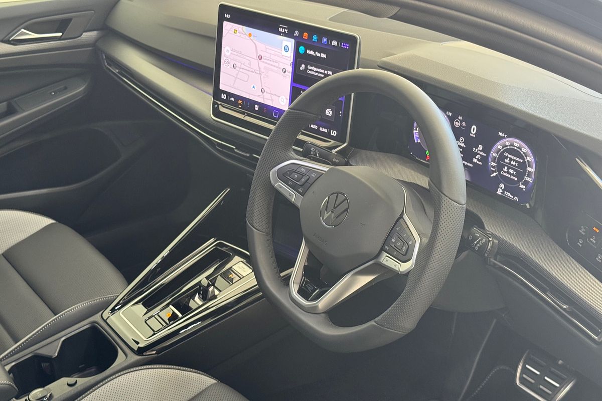 2024 Volkswagen Golf 110TSI R-Line 8.5